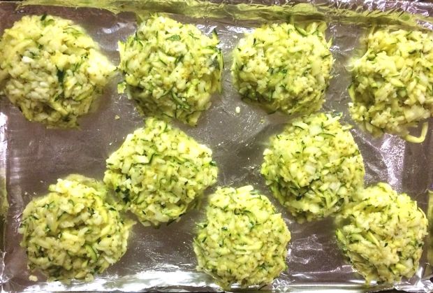 Fully formed rice cakes, ready for baking!